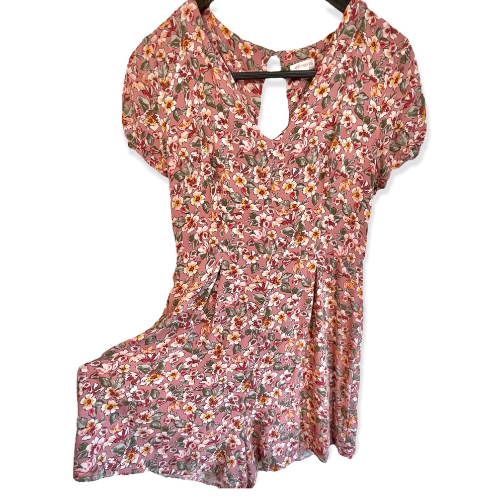 Xhilaration Pink Floral V-Neck Cap Sleeve Romper-Medium, EUC
